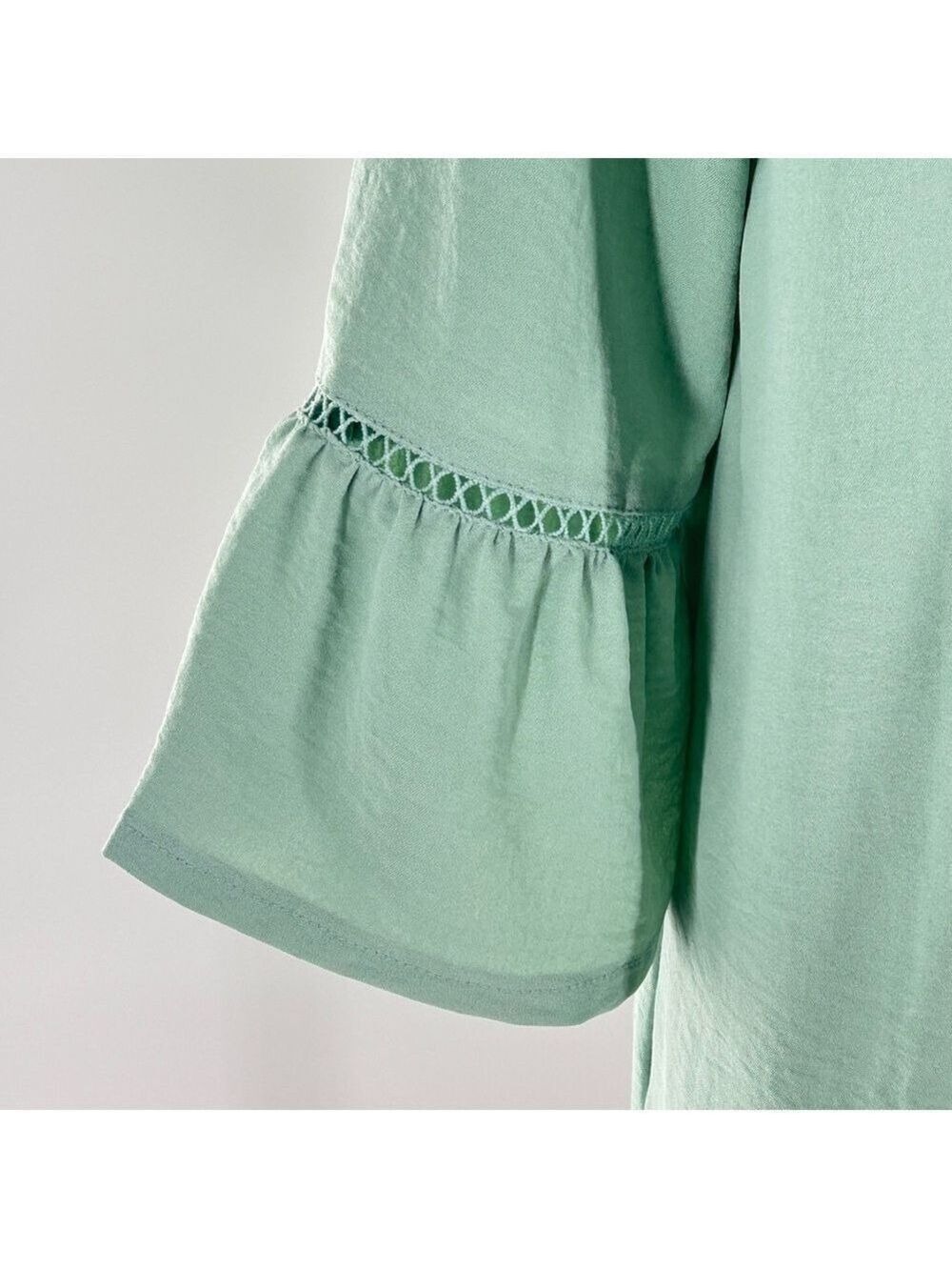 Adreamly Green V Neck Bell Sleeve Tunic Top Medium - Picture 9 of 10